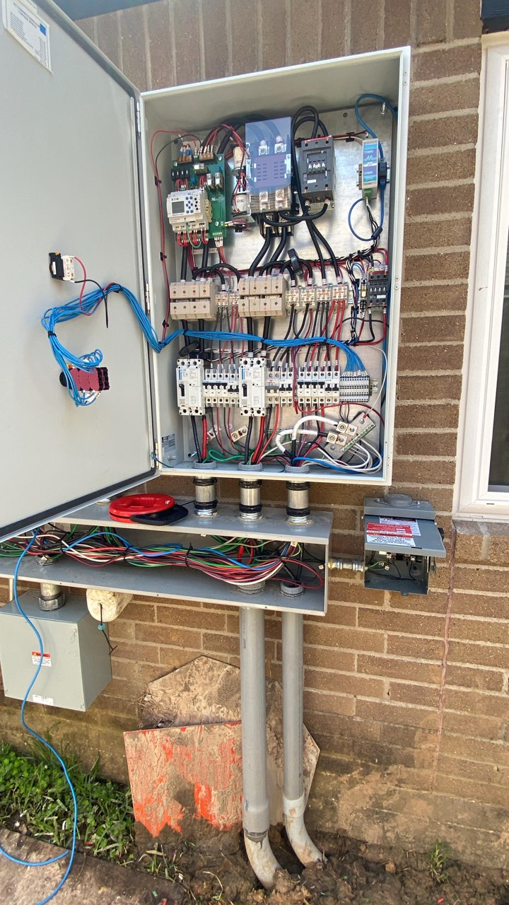 Commercial electrical service and control panel installed by Eletech